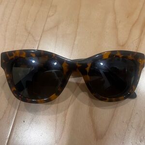 TOM’S Chic Tortoise Shell Sunglasses